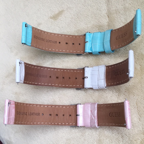 SWAROVSKI CRYSTAL Guess Watch w/ 4 GENUINE LEATHER BANDS!! - Picture 4 of 6